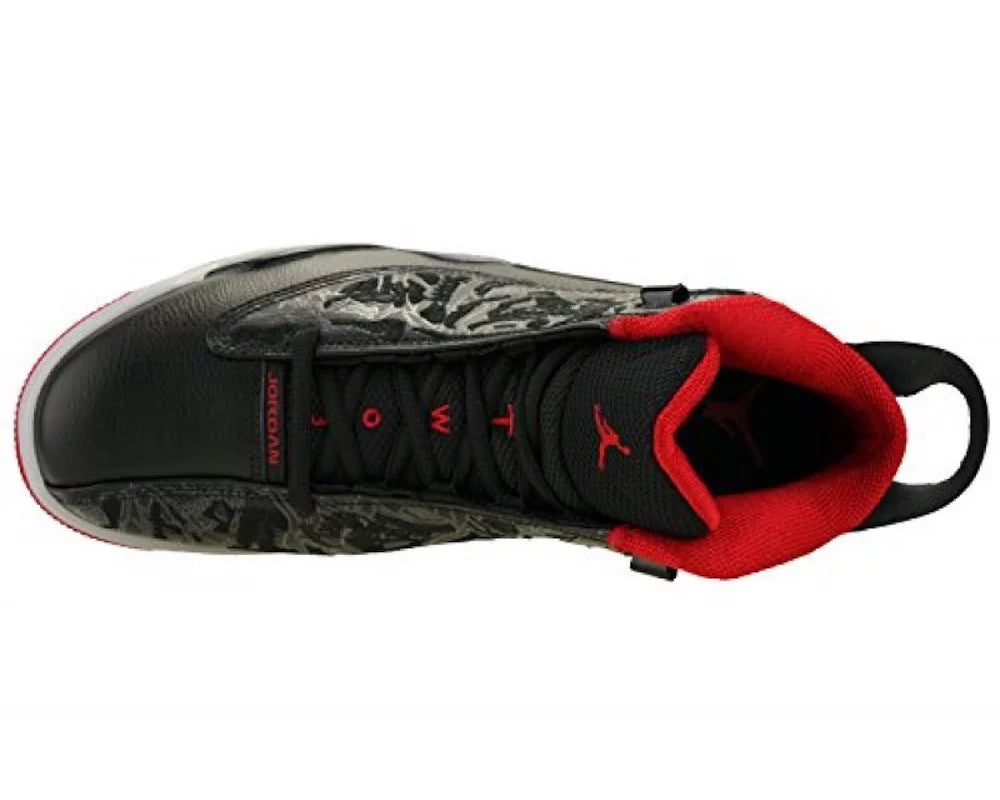 Basketball Shoe Y221595