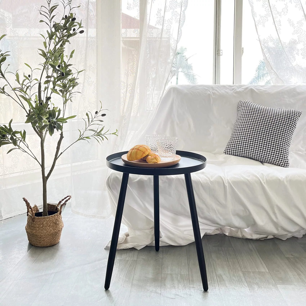 Black Round Metal Side Table 15.8x18.9inches D5420